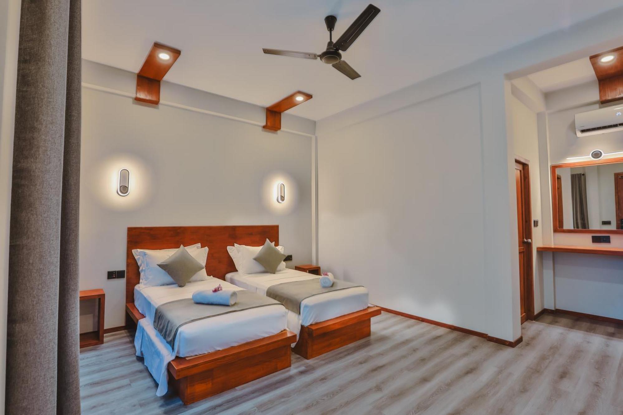 Sunny Breeze View Hotel Hangnaameedhoo Buitenkant foto