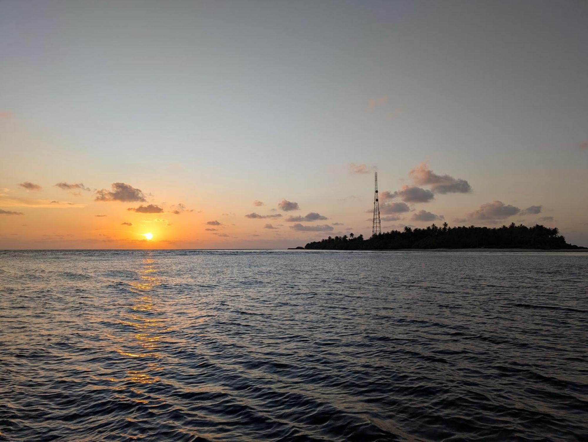 Sunny Breeze View Hotel Hangnaameedhoo Buitenkant foto